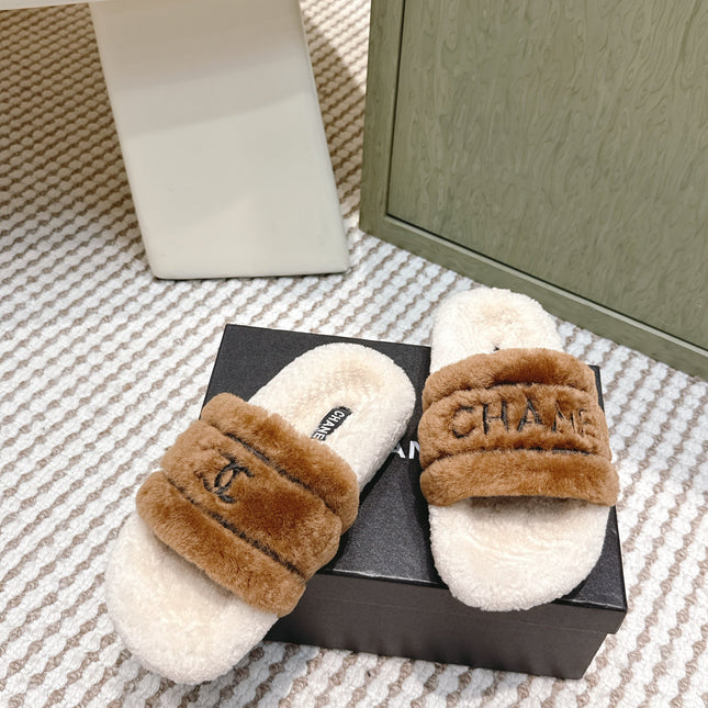 CHANEL 25S FLUFFY SLIDERS IN BEIGE AND CARAMEL