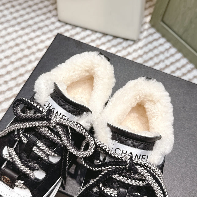 CHANEL 25S THICK-SOLE SNEAKERS IN BLACK AND WHITE CALFSKIN WITH FUR LINING