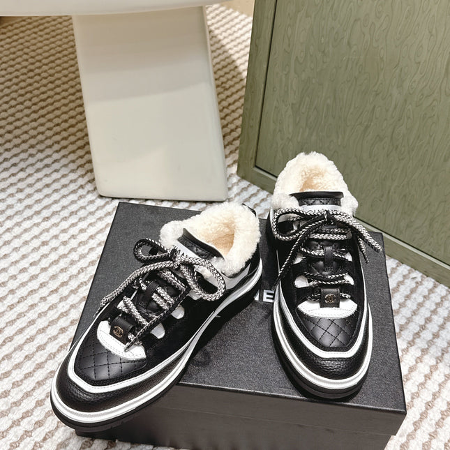 CHANEL 25S THICK-SOLE SNEAKERS IN BLACK AND WHITE CALFSKIN WITH FUR LINING