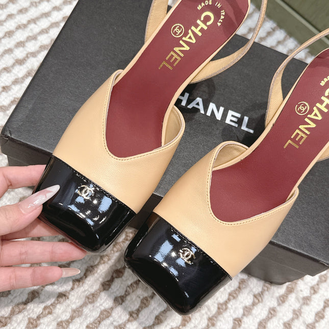 25S HIGH-HEELED SQUARE-TOE SLINGBACK 90MM IN DARK BEIGE AND BLACK CALFSKIN