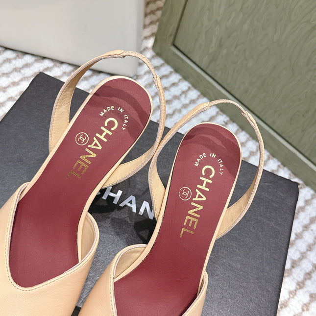 25S HIGH-HEELED SQUARE-TOE SLINGBACK 90MM IN DARK BEIGE AND BLACK CALFSKIN