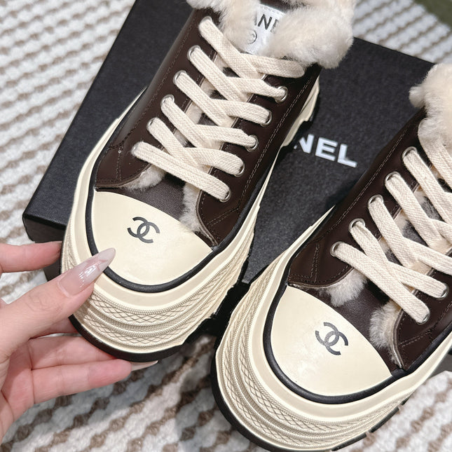 CHANEL 25S THICK-SOLE SNEAKERS 60MM IN DARK BROWN AND BEIGE CALFSKIN WITH FUR LINING