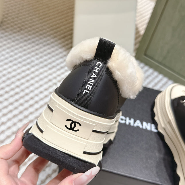 CHANEL 25S THICK-SOLE SNEAKERS 60MM IN BLACK AND BEIGE CALFSKIN WITH FUR LINING