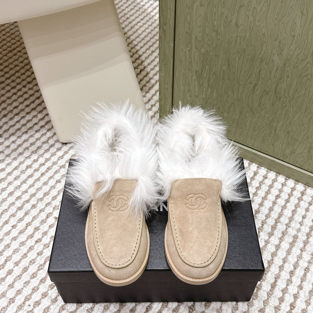 CHANEL 25S LOAFERS MOCCASIN IN BEIGE SUEDE WITH WHITE MINK FUR LINING