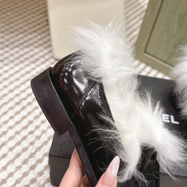 CHANEL 25S LOAFERS MOCCASIN IN BLACK GLOSSY CALFSKIN WITH WHITE MINK FUR LINING