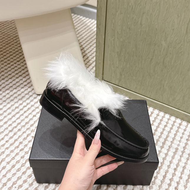 CHANEL 25S LOAFERS MOCCASIN IN BLACK GLOSSY CALFSKIN WITH WHITE MINK FUR LINING