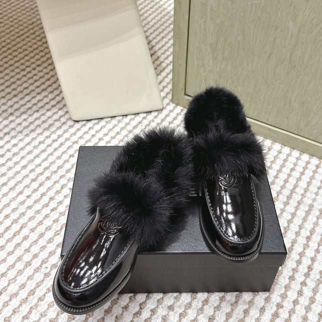 CHANEL 25S LOAFERS MOCCASIN IN BLACK GLOSSY CALFSKIN WITH MINK FUR LINING