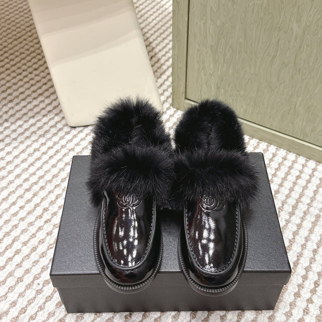 CHANEL 25S LOAFERS MOCCASIN IN BLACK GLOSSY CALFSKIN WITH MINK FUR LINING