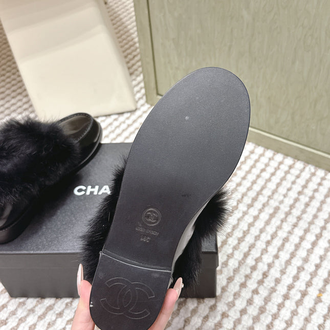 CHANEL 25S LOAFERS MOCCASIN IN BLACK GLOSSY CALFSKIN WITH MINK FUR LINING