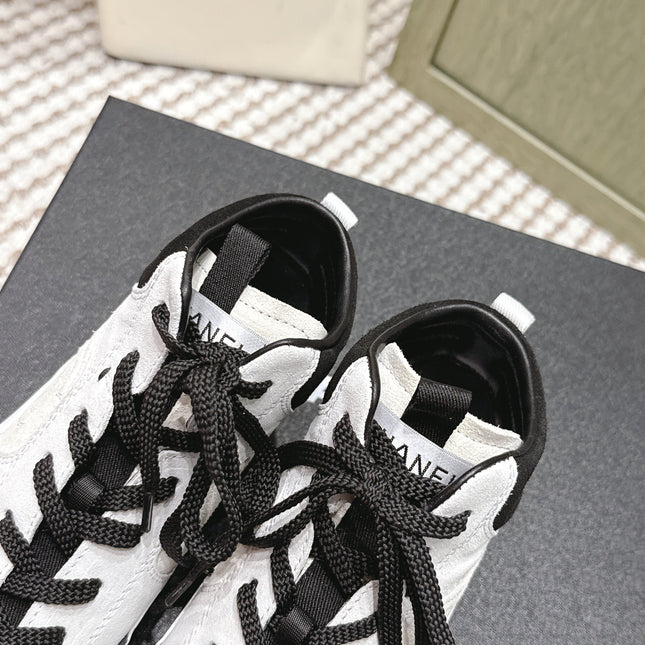 CHANEL 25S HIGH-TOP SNEAKERS IN BLACK AND WHITE CALFSKIN AND SUEDE