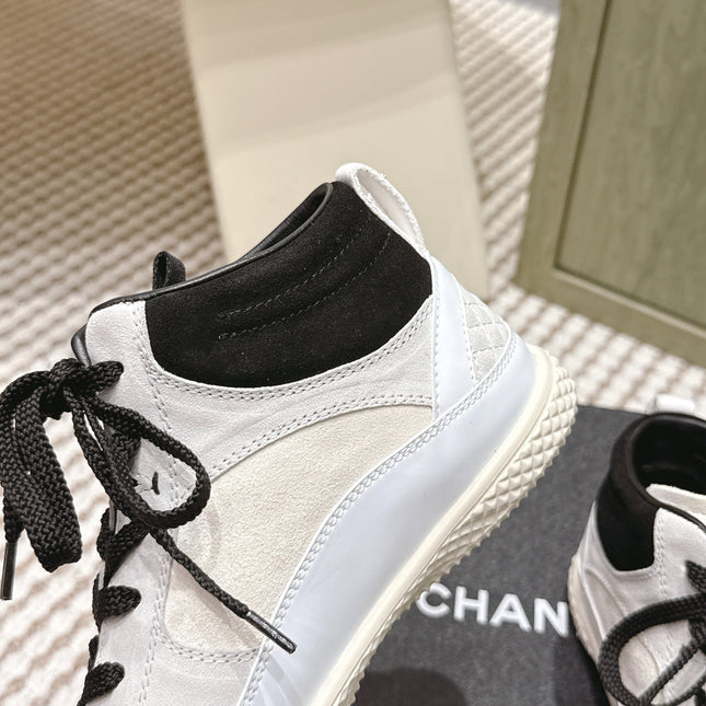 CHANEL 25S HIGH-TOP SNEAKERS IN BLACK AND WHITE CALFSKIN AND SUEDE
