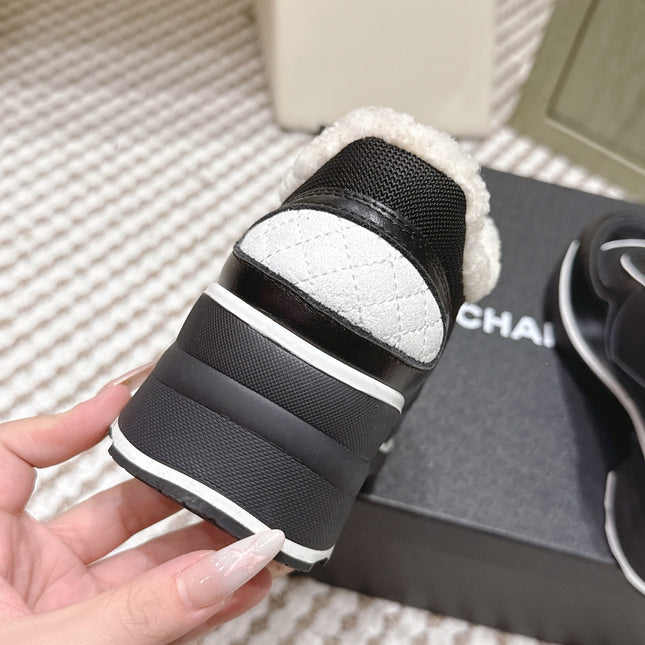 CHANEL 25S SNEAKERS IN BLACK SYNTHETIC FABRIC AND SUEDE CALFSKIN