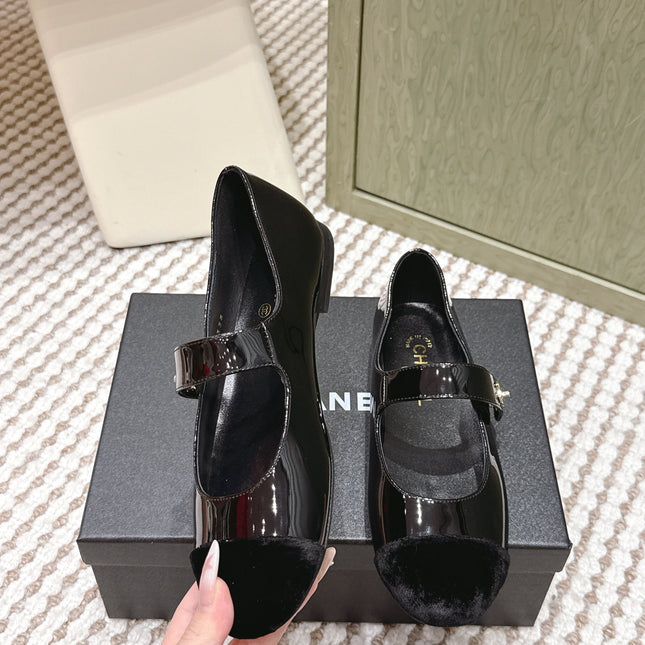 CHANEL 25S MARY JANE FLAT IN BLACK PATENT CALFSKIN WITH BLACK VELVET CAP TOE