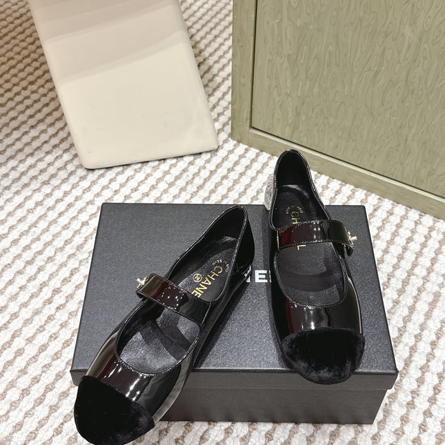 CHANEL 25S MARY JANE FLAT IN BLACK PATENT CALFSKIN WITH BLACK VELVET CAP TOE
