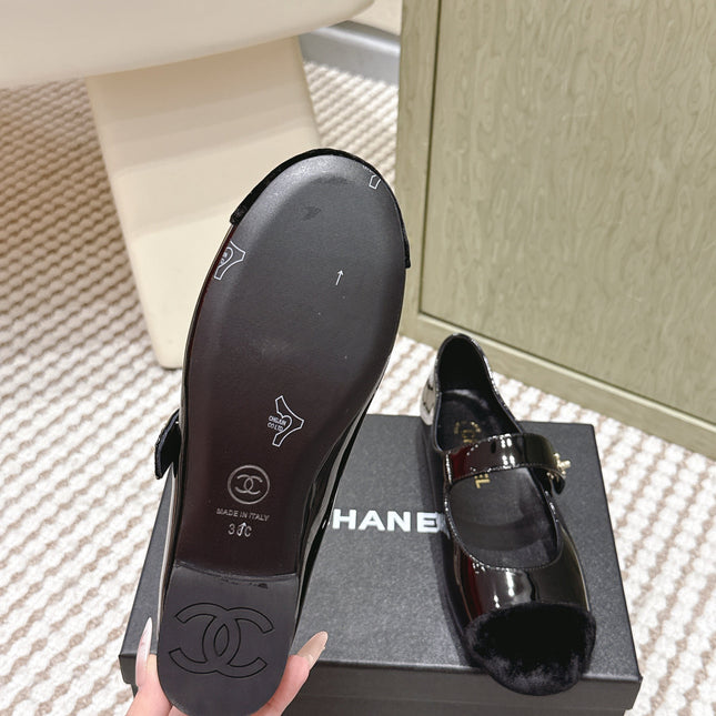 CHANEL 25S MARY JANE FLAT IN BLACK PATENT CALFSKIN WITH BLACK VELVET CAP TOE