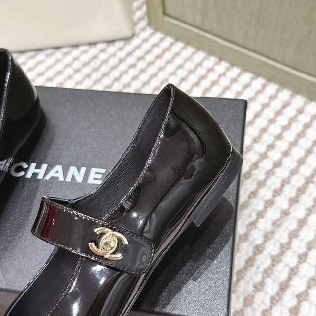 CHANEL 25S MARY JANE FLAT IN BLACK PATENT CALFSKIN WITH BLACK VELVET CAP TOE