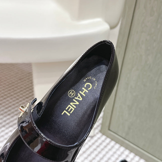 CHANEL 25S MARY JANE FLAT IN BLACK PATENT CALFSKIN WITH BLACK VELVET CAP TOE
