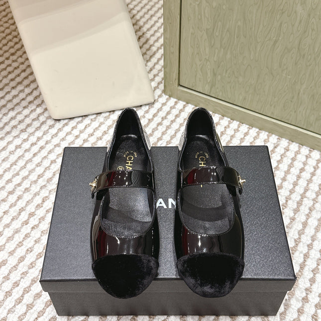 CHANEL 25S MARY JANE FLAT IN BLACK PATENT CALFSKIN WITH BLACK VELVET CAP TOE