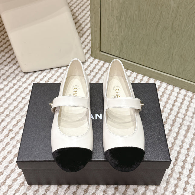 CHANEL 25S MARY JANE FLAT IN WHITE LAMBSKIN WITH BLACK VELVET CAP TOE