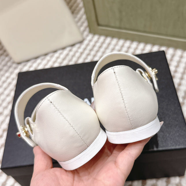 CHANEL 25S MARY JANE FLAT IN WHITE LAMBSKIN WITH BLACK VELVET CAP TOE