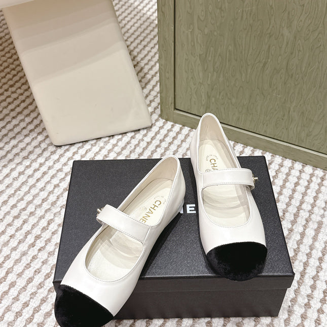 CHANEL 25S MARY JANE FLAT IN WHITE LAMBSKIN WITH BLACK VELVET CAP TOE