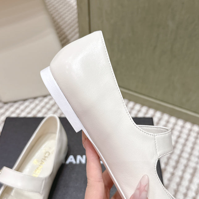 CHANEL 25S MARY JANE FLAT IN WHITE LAMBSKIN WITH BLACK VELVET CAP TOE