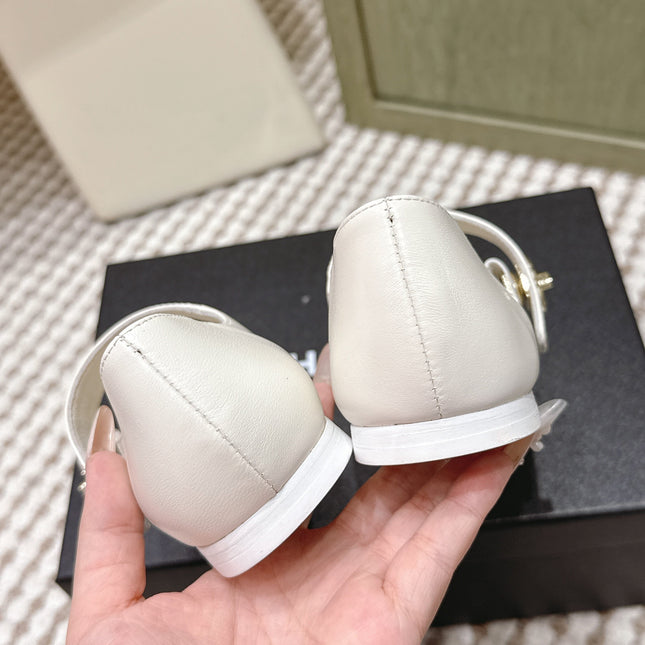 CHANEL 25S MARY JANE FLAT IN WHITE LAMBSKIN WITH YELLOW CAP TOE GOLD HARDWARE