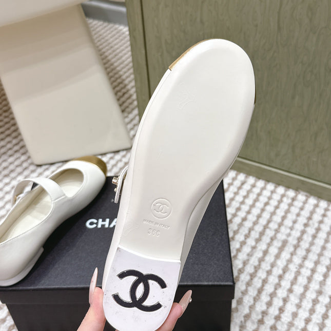 CHANEL 25S MARY JANE FLAT IN WHITE LAMBSKIN WITH YELLOW CAP TOE GOLD HARDWARE