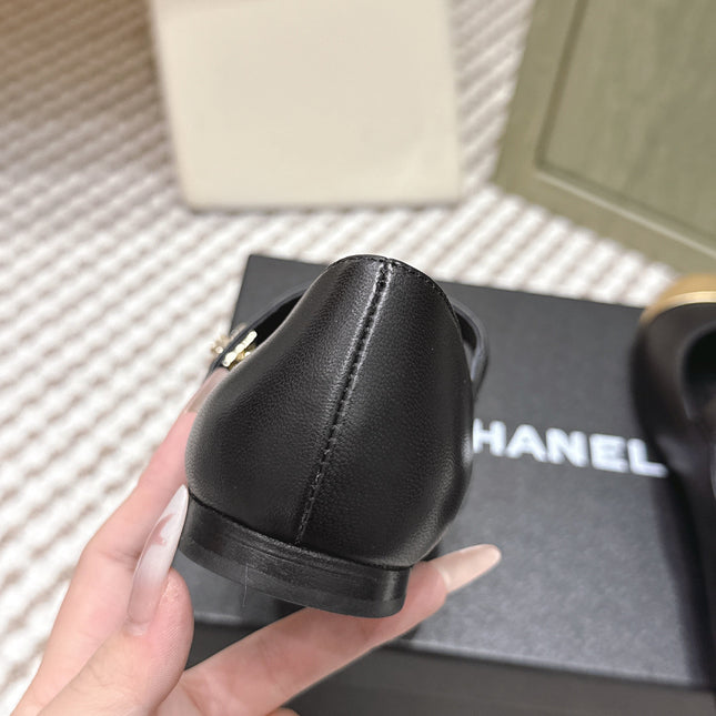 CHANEL 25S MARY JANE FLAT IN BLACK LAMBSKIN WITH YELLOW CAP TOE GOLD HARDWARE