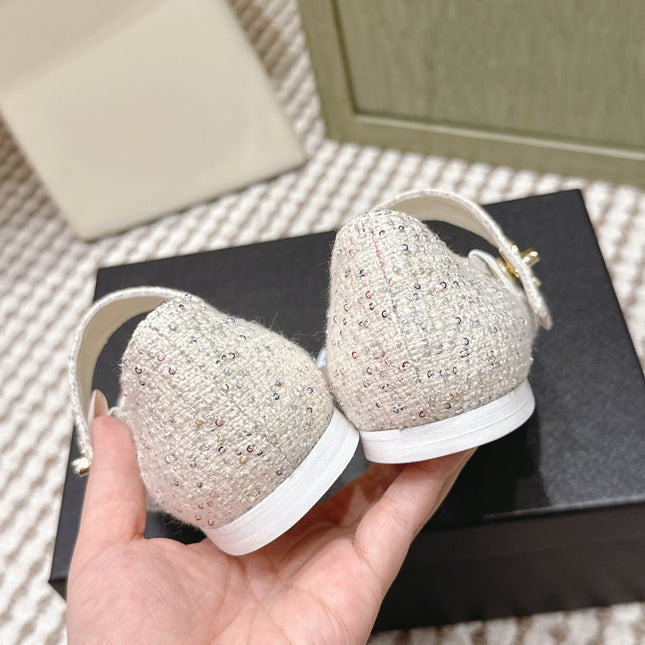 CHANEL 25S MARY JANE FLAT IN WHITE TWEED WITH BLACK CAP TOE GOLD HARDWARE