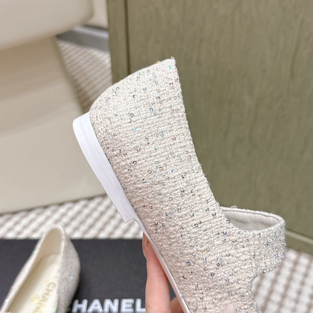 CHANEL 25S MARY JANE FLAT IN WHITE TWEED WITH BLACK CAP TOE GOLD HARDWARE
