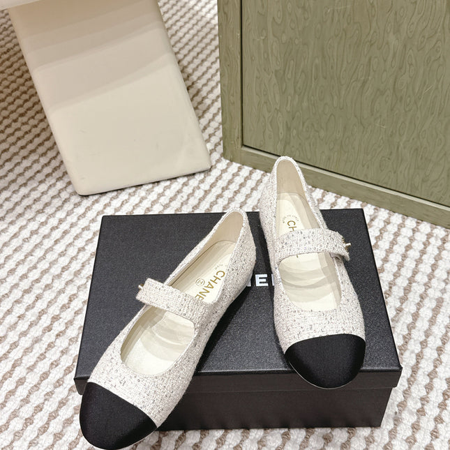 CHANEL 25S MARY JANE FLAT IN WHITE TWEED WITH BLACK CAP TOE GOLD HARDWARE