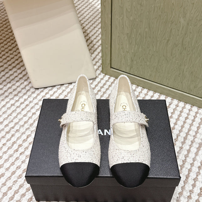 CHANEL 25S MARY JANE FLAT IN WHITE TWEED WITH BLACK CAP TOE GOLD HARDWARE