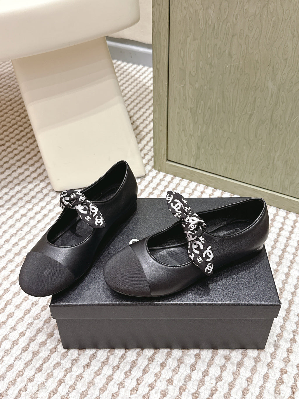 CHANEL 25S MARY JANES IN BLACK SHEARLING AND GROS GRAIN