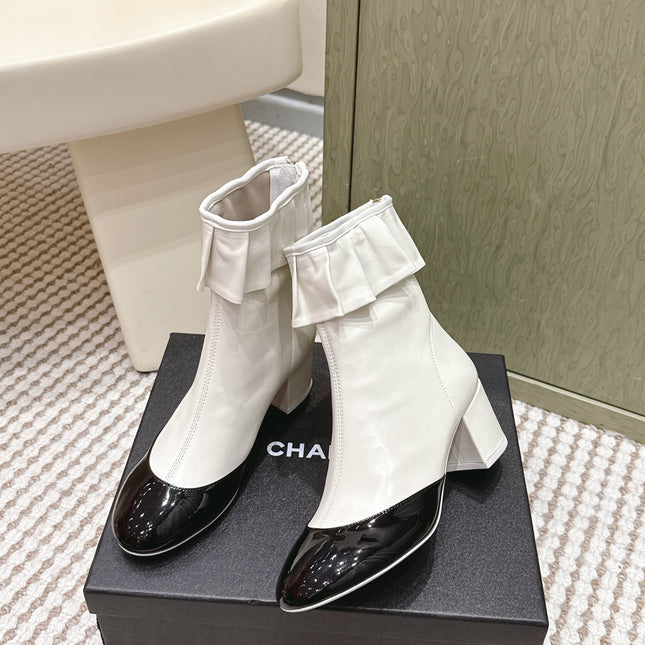 CHANEL 25S ANKLE BOOTS IN  WHITE CALFSKIN AND BLACK GLOSSY TOE RUCHED