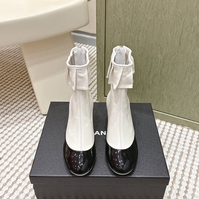 CHANEL 25S ANKLE BOOTS IN  WHITE CALFSKIN AND BLACK GLOSSY TOE RUCHED