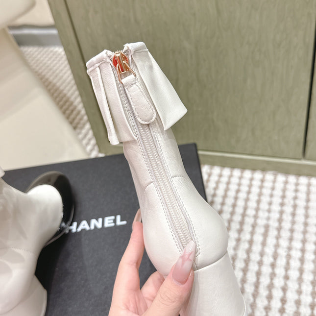 CHANEL 25S ANKLE BOOTS IN  WHITE CALFSKIN AND BLACK GLOSSY TOE RUCHED