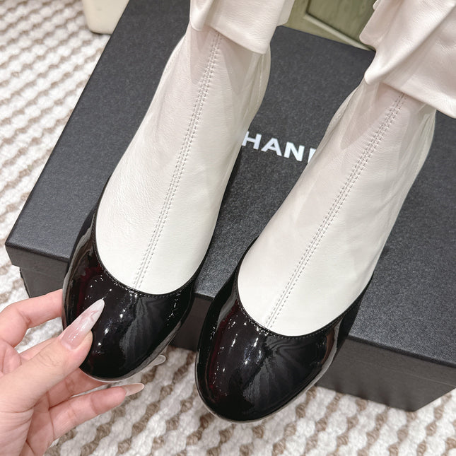 CHANEL 25S ANKLE BOOTS IN  WHITE CALFSKIN AND BLACK GLOSSY TOE RUCHED
