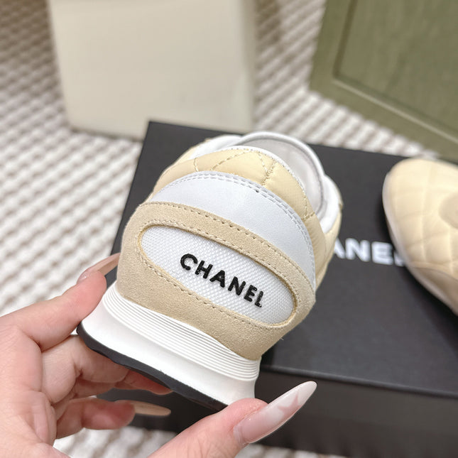 CHANEL 25S SNEAKERS IN LIGHT YELLOW CALFSKIN AND SUEDE