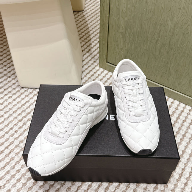 CHANEL 25S SNEAKERS IN WHITE CALFSKIN AND SUEDE