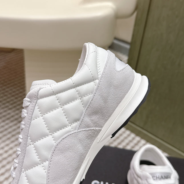 CHANEL 25S SNEAKERS IN WHITE CALFSKIN AND SUEDE