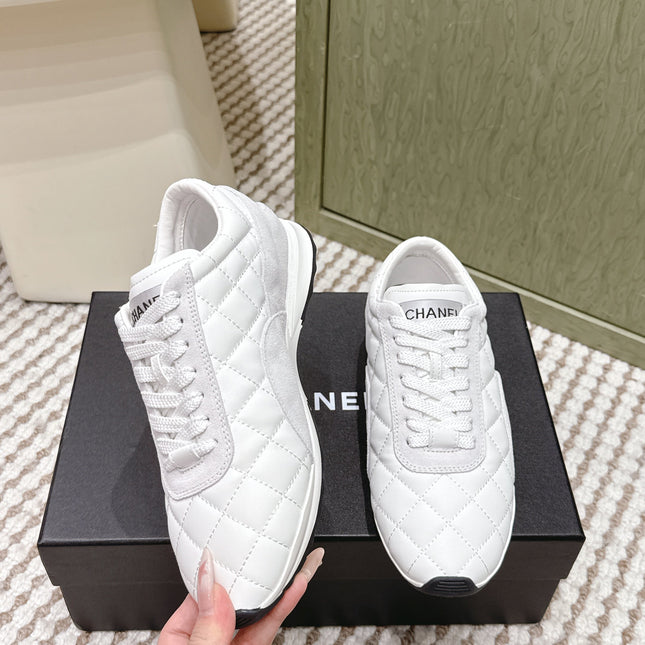 CHANEL 25S SNEAKERS IN WHITE CALFSKIN AND SUEDE