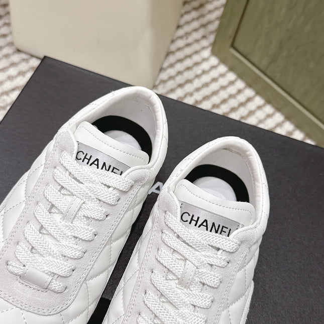 CHANEL 25S SNEAKERS IN WHITE CALFSKIN AND SUEDE