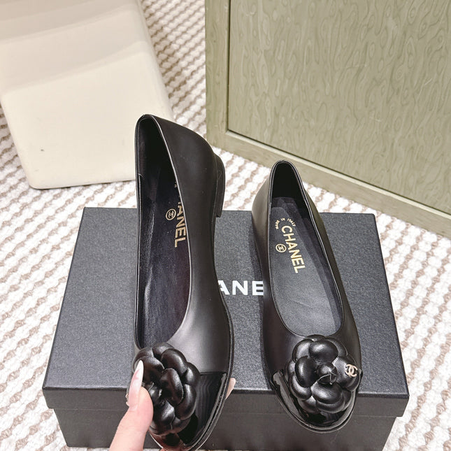 CHANEL 25S BALLET FLAT ROUND TOE IN BLACK SHEEPSKIN WITH CAMELLIA