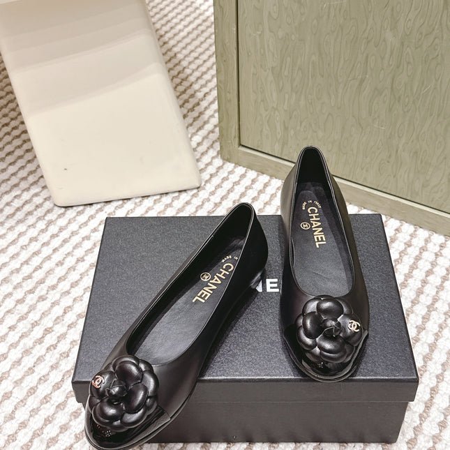 CHANEL 25S BALLET FLAT ROUND TOE IN BLACK SHEEPSKIN WITH CAMELLIA