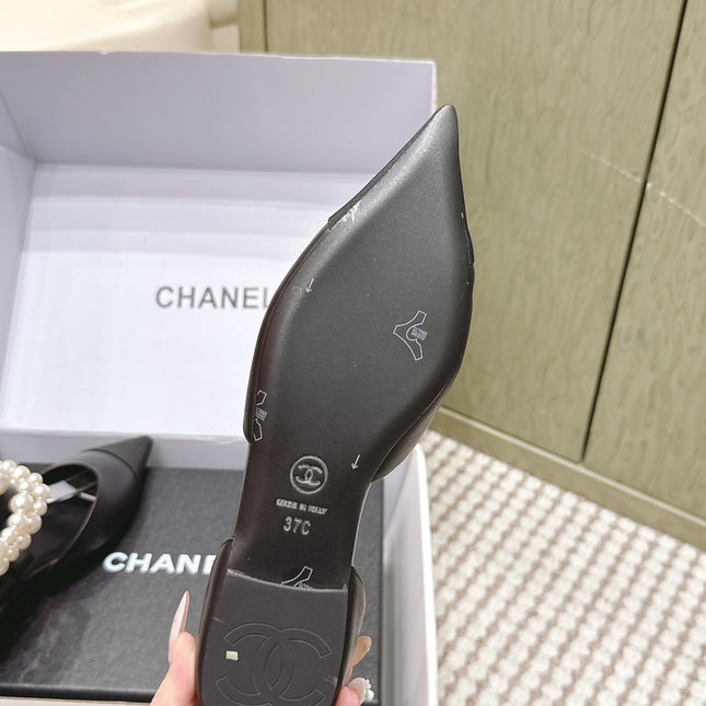 CHANEL 25S ESPADRILLE FLATS IN BLACK CALFSKIN WITH PEARL STRAP