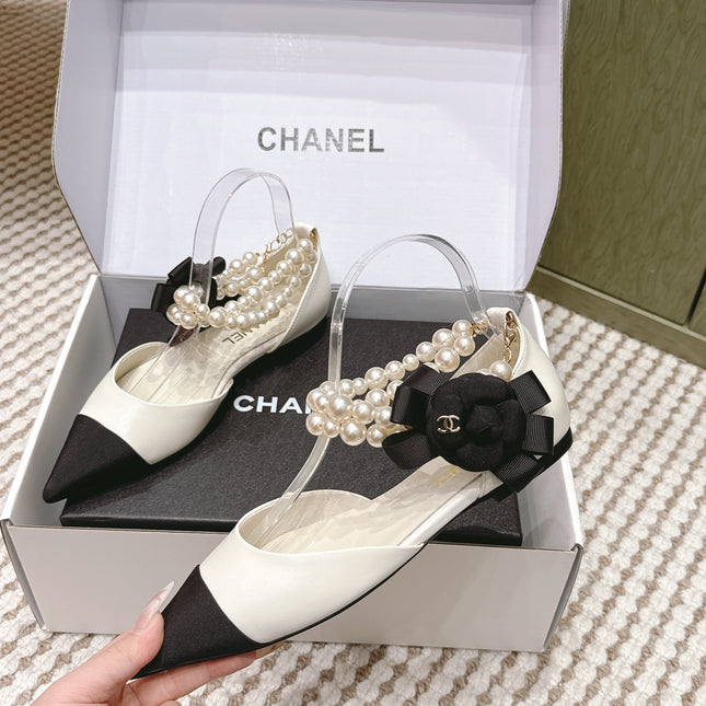 CHANEL 25S ESPADRILLE FLATS IN WHITE AND BLACK CALFSKIN WITH PEARL STRAP