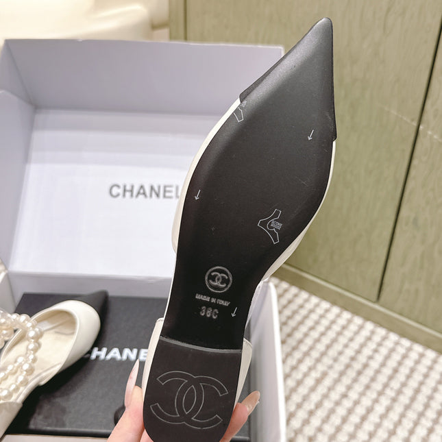 CHANEL 25S ESPADRILLE FLATS IN WHITE AND BLACK CALFSKIN WITH PEARL STRAP
