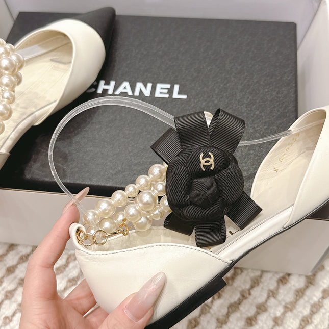 CHANEL 25S ESPADRILLE FLATS IN WHITE AND BLACK CALFSKIN WITH PEARL STRAP
