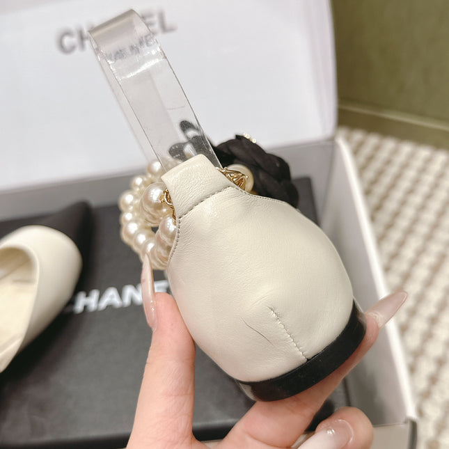 CHANEL 25S ESPADRILLE FLATS IN WHITE AND BLACK CALFSKIN WITH PEARL STRAP